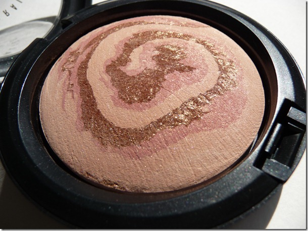 MAC – Mineralize Skinfinish in Light Year (LE Heavenly Creature)